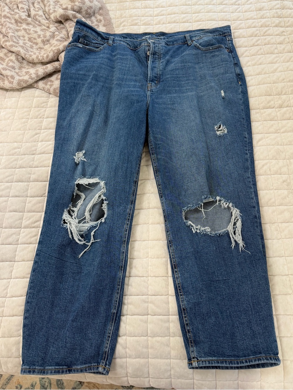 Old Navy Distressed Extra High Rise Curvy Sky-Hi Straight Jeans